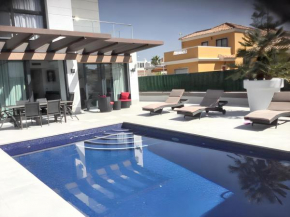 Elegant Villa in Guardamar del Segura with Private Pool